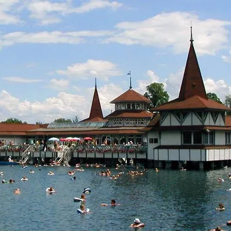 Fecske Vendeghaz Apartment